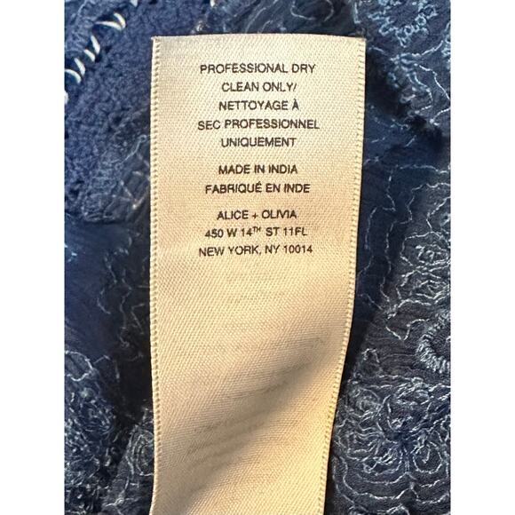 Alice + Olivia Navy Sheet Embroidered Blouse Womens Size Medium Boho Chic V-Neck - Picture 10 of 10